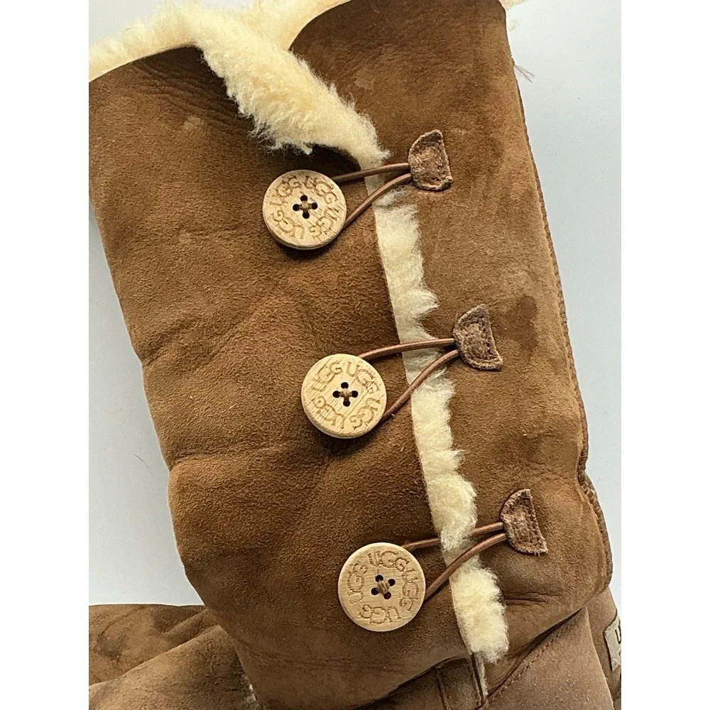 UGG #1873 Bailey Button Triplet Tall Sheepskin Boot Women's Size US 9 Chestnut